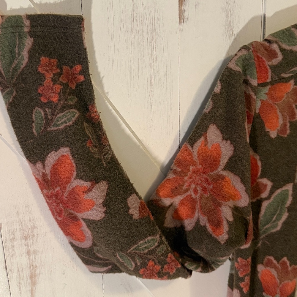 LuLaRoe Floral “Sarah” Duster Super Soft Knit Cardigan - Picture 3 of 7